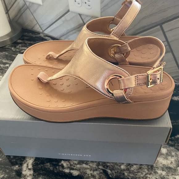 Sandals - Picture 1 of 3